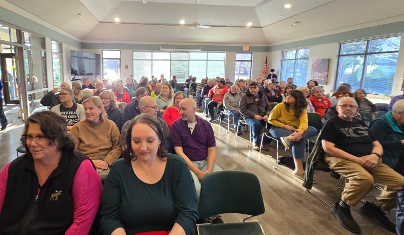 Constituents vent anger at 'Cardboard Tony' at De Pere  town hall